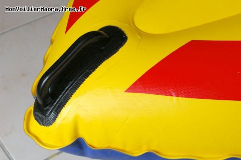 Kayak gonflé, poignée prête à être utilisée